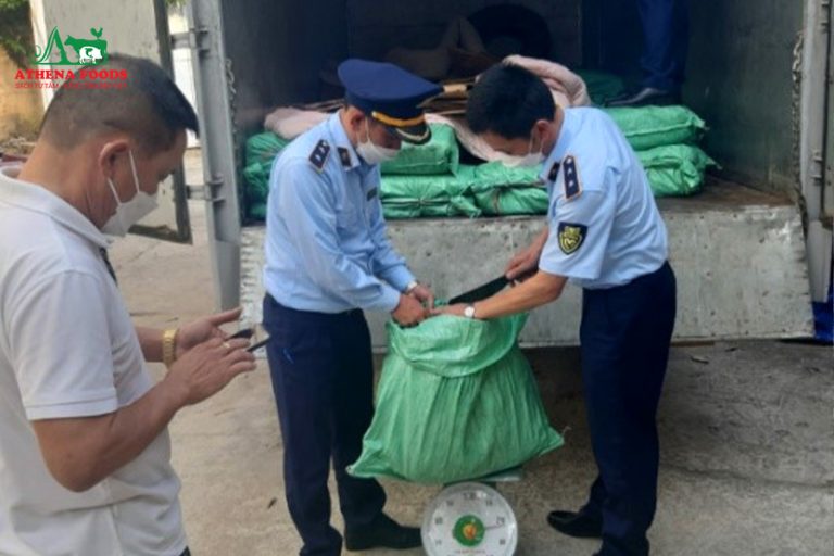 Cảnh báo: Chân gà rút xương không rõ nguồn gốc tràn lan trên thị trường