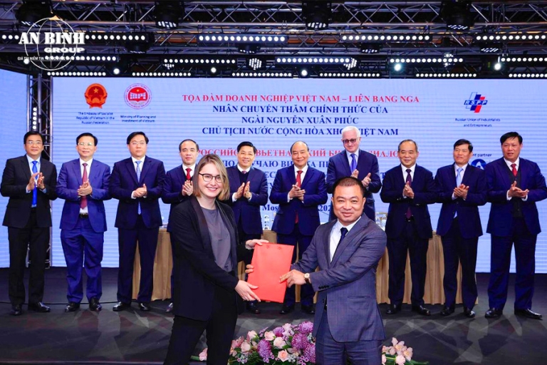 Representative of An Binh Group participants signing consultation conference in Russia